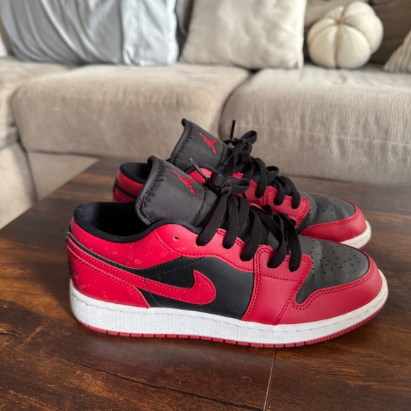 Air Jordan 1 Low SE - Picture 3 of 7